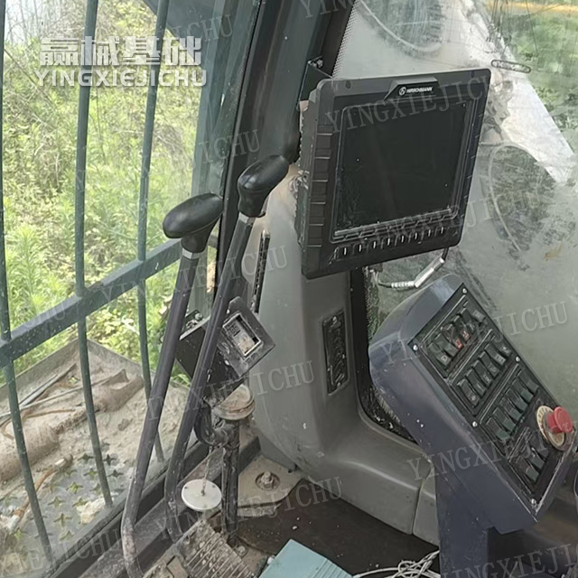 Smooth combined movements Improve construction safety XR160 Rotary Drill Rig
