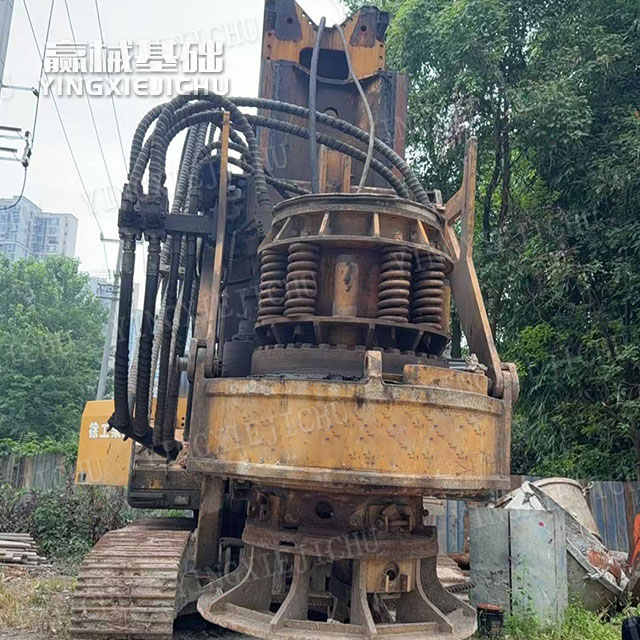 Smooth transitions Wide construction scope Quick scheduling XR220 Rotary Drill Rig