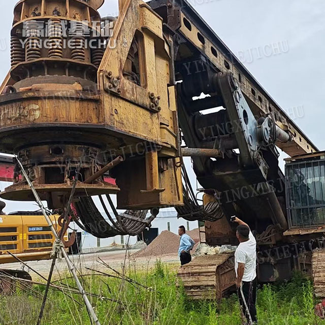 Adapt to various geological conditions Adequate power reserve XR280D Rotary drilling rig