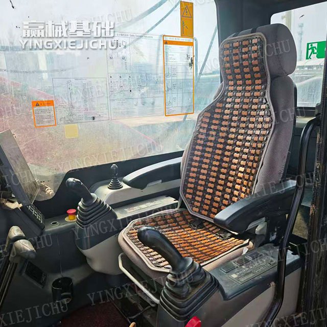 Sufficient torque Smooth transitions Efficient Hydraulics SR155-C10 Rotary Drill Rig