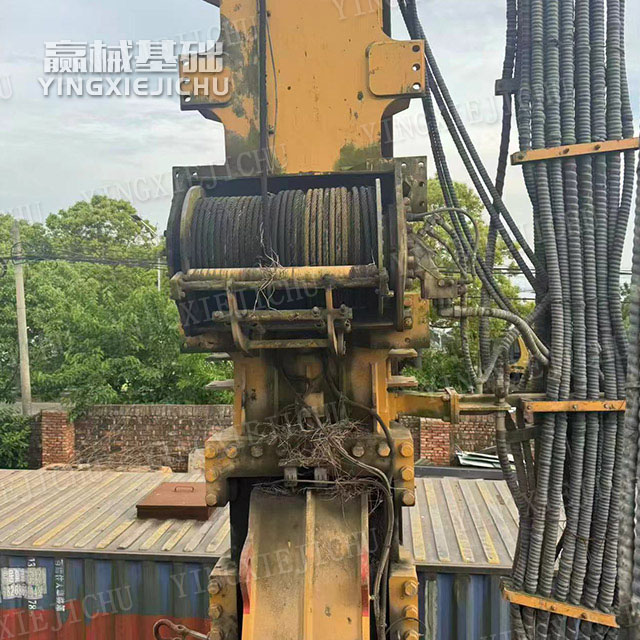 Powerful in drilling Centralized lubrication Durable structure XR450E Rotary Drill Rig