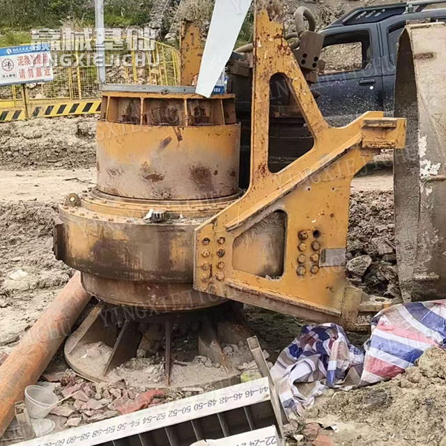Adequate torque reserve High energy efficiency under heavy load conditions TR300 Rotary drill rig