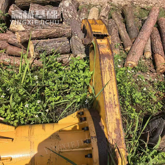 Strong construction capability Strong adaptability to working conditions XR220 Rotary Drill Rig