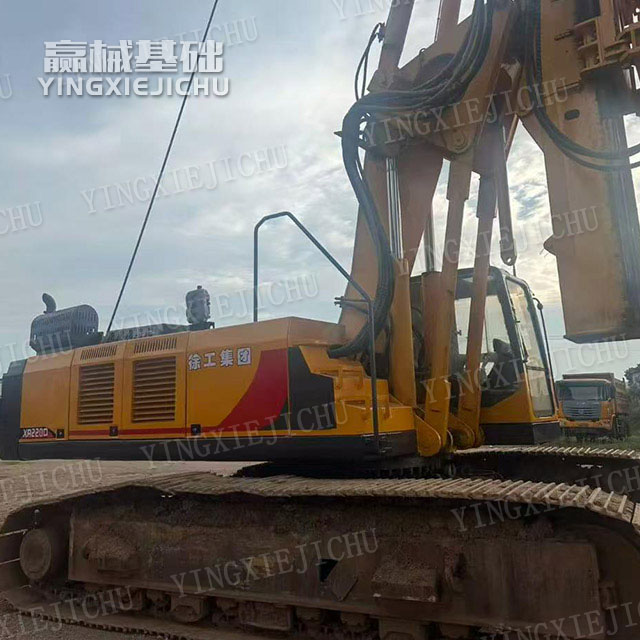 Centralized lubrication Impact resistance Smooth combined movements XR220D Rotary Drill Rig
