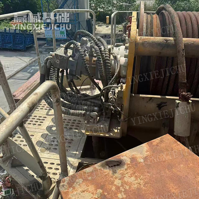 Powerful in drilling Centralized lubrication Durable structure XR450E Rotary Drill Rig