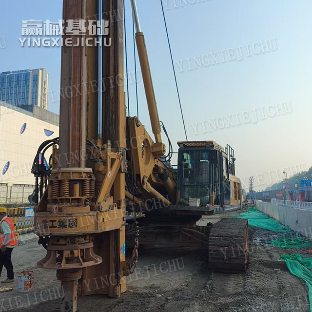 Smooth transitions Wide construction scope Quick scheduling XR220 Rotary Drill Rig