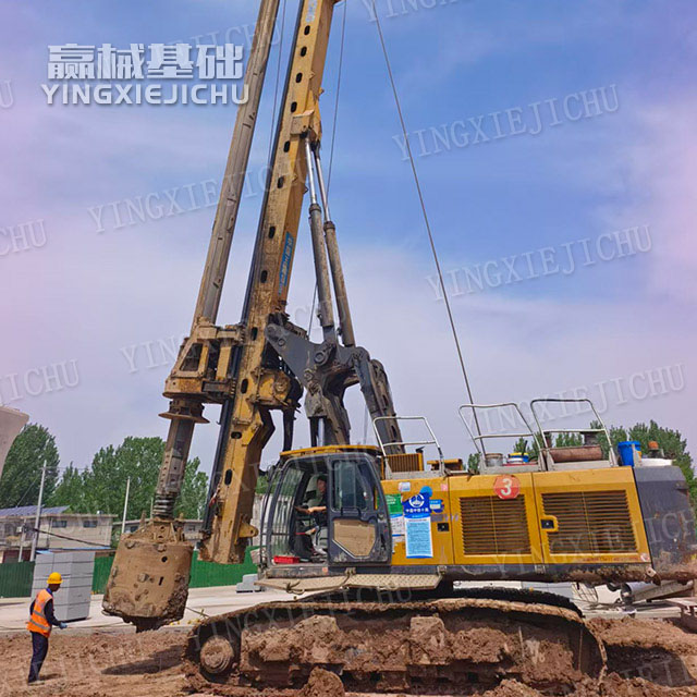 Fast hole forming Adequate power reserve Efficient Hydraulics XR240 Rotary Drilling Rig