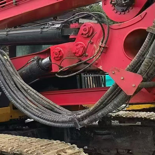 Precise alignment with holes Reinforcement of key structures SR360 Rotary Drill Rig
