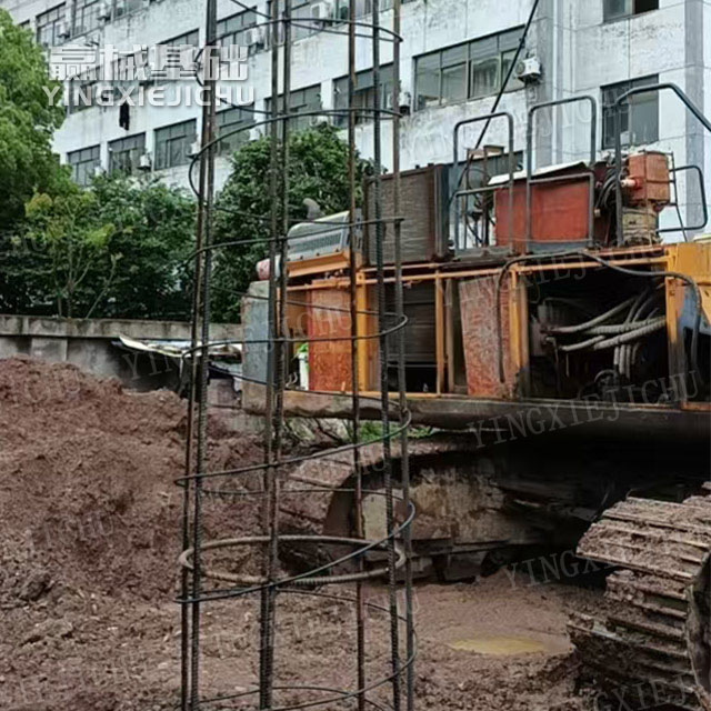 Reliable power High loop efficiency Stable hole-forming quality XR200 Rotary drilling rig