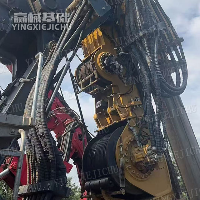 Improvement in soil unloading speed Strong stability XR168 Rotary drilling rig