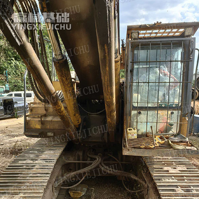 Fuel Economy Efficient Hydraulics Improve Construction Accuracy XR220 Rotary Drill Rig