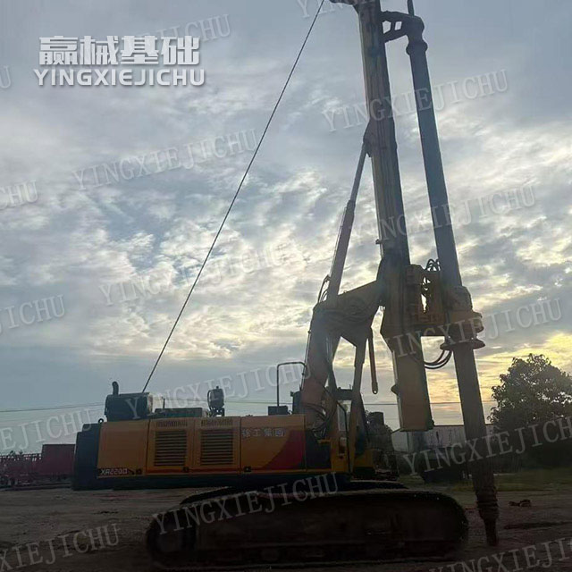 Centralized lubrication Impact resistance Smooth combined movements XR220D Rotary Drill Rig