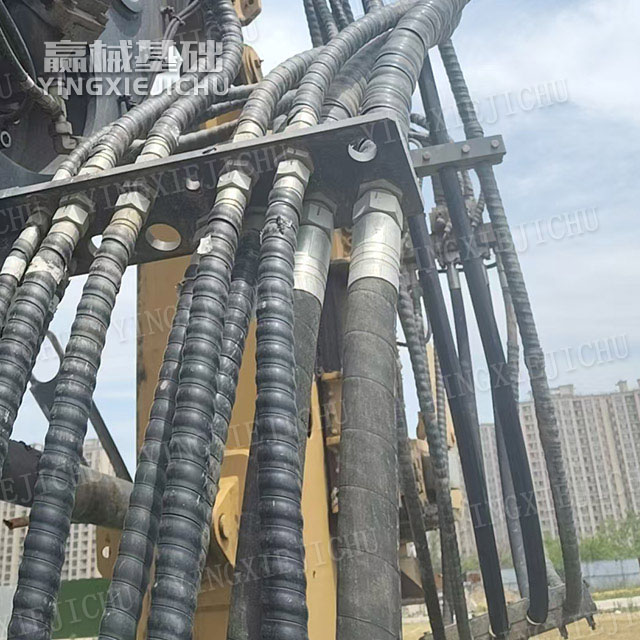 Smooth combined movements Improve construction safety XR160 Rotary Drill Rig