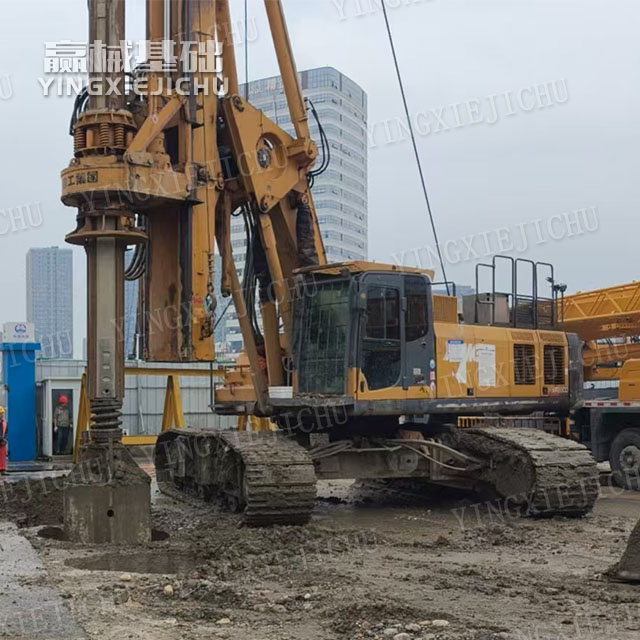 Smooth transitions Wide construction scope Quick scheduling XR220 Rotary Drill Rig