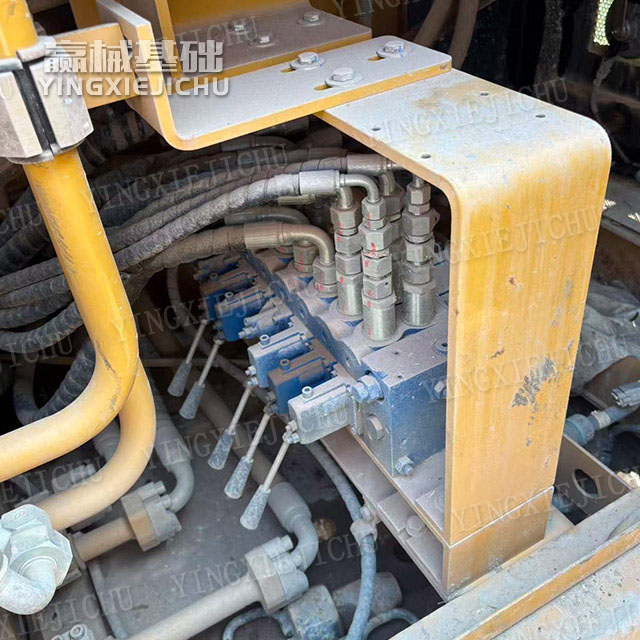Impact resistance Single-hole efficiency is high SR235 Rotary drilling rig