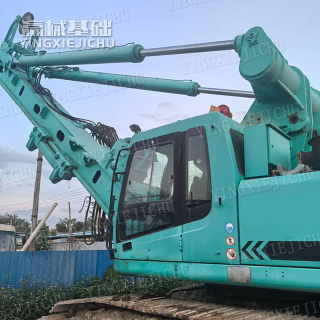 Powerful rock penetration Low fuel consumption Low fuel consumption SD30 Rotary Drill Rig