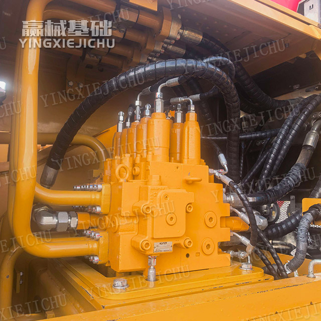 Automatic soil dumping Fuel economy Dynamic stability SR155-C10 Rotary Drill Rig
