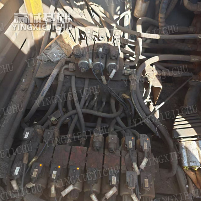 Fuel economy Sufficient torque High torque deep pile XR220 Rotary Drill Rig