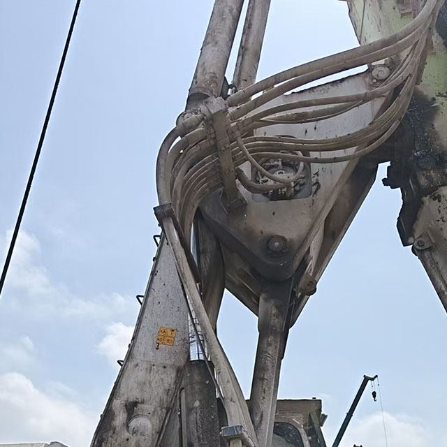 Smooth transitions Efficient Hydraulics Quick action response ZR240 Rotary Drill Rig