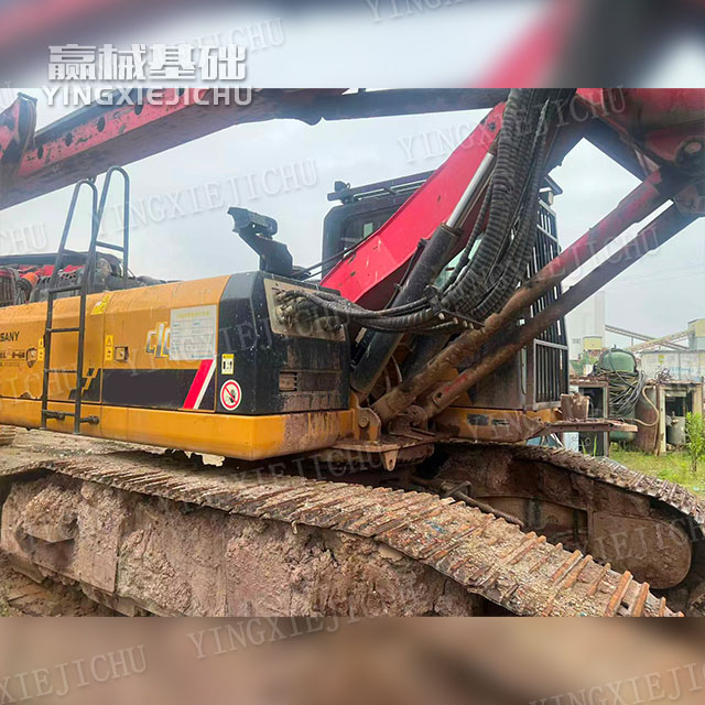 Sufficient torque Smooth transitions Efficient Hydraulics SR155-C10 Rotary Drill Rig