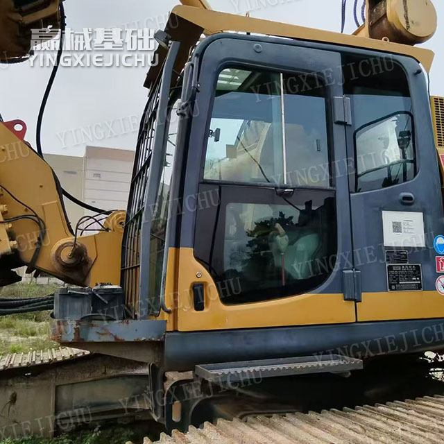 Strong Adaptability To Working Conditions XR320E Rotary Drilling Rig