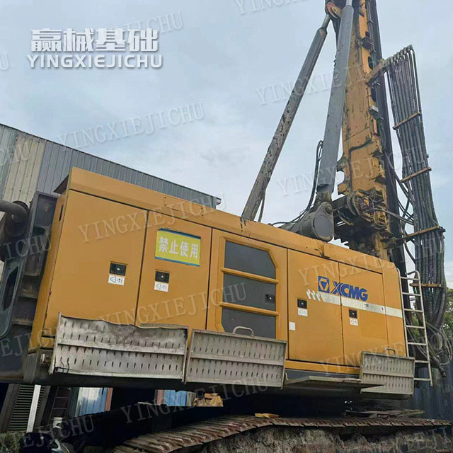 Powerful in drilling Centralized lubrication Durable structure XR450E Rotary Drill Rig