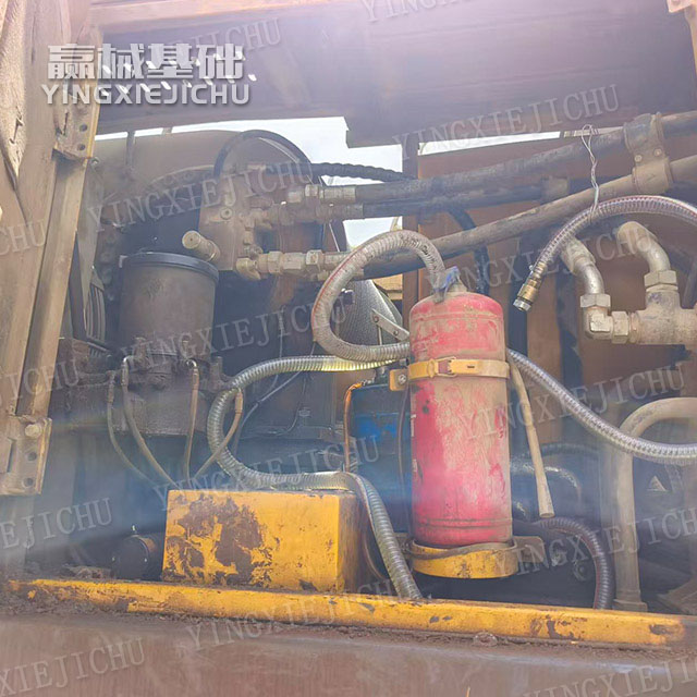 Fast hole forming Adequate power reserve Efficient Hydraulics XR240 Rotary Drilling Rig