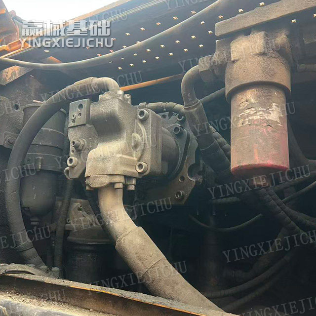Quick scheduling Strong anti-overturning capability SR250 Rotary drill rig