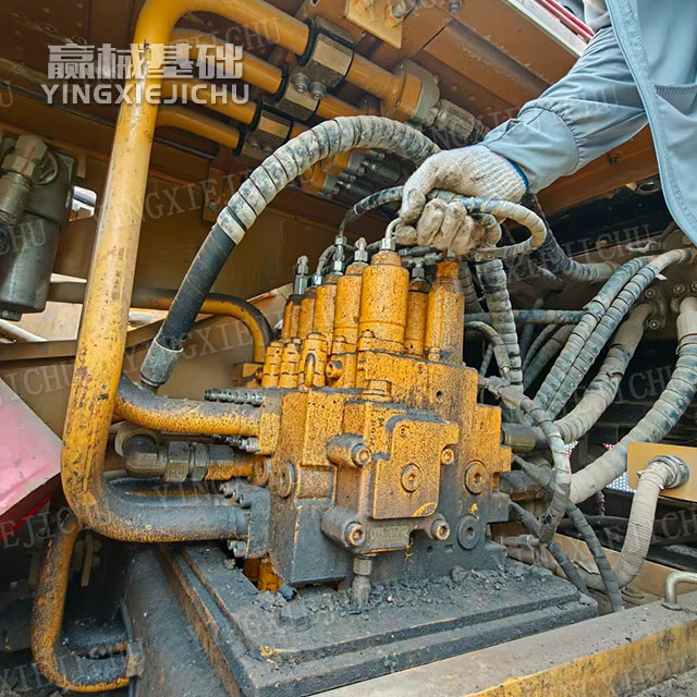 Fast dynamic response Durable structure Reliable power SR155-C10 Rotary Drill Rig